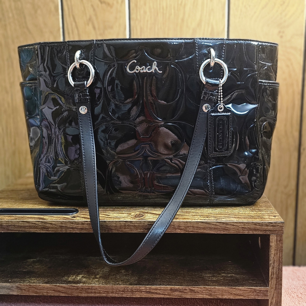 COACH GALLERY TOTE SIGNATURE BLACK PATENT LEATHER F17728
